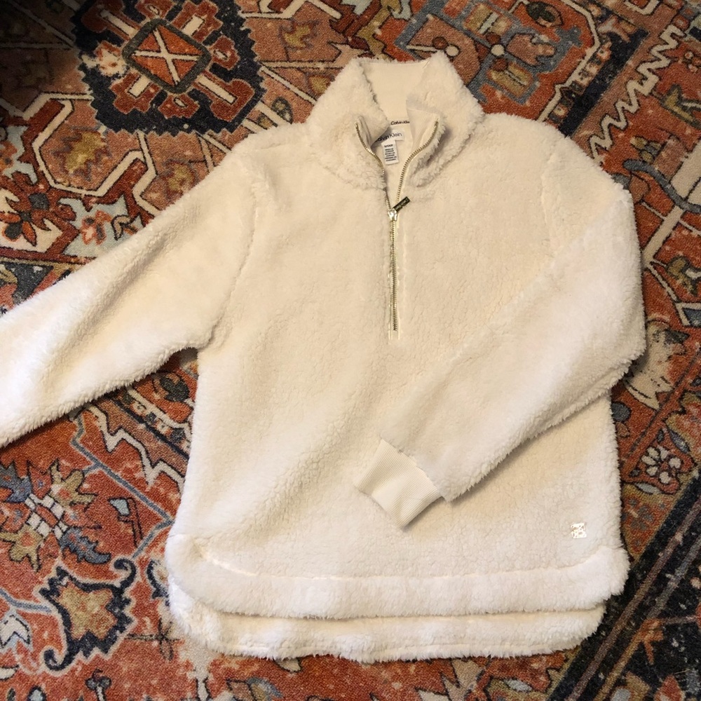 Cozy Calvin Klein sweatshirt (never been worn)